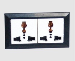 YL 011G 面闆插(chā)座六孔-實驗(yan)室配件